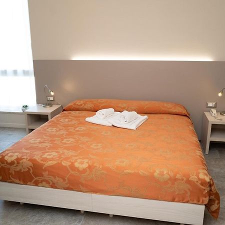 Hotel Europa Dossobuono Exteriör bild