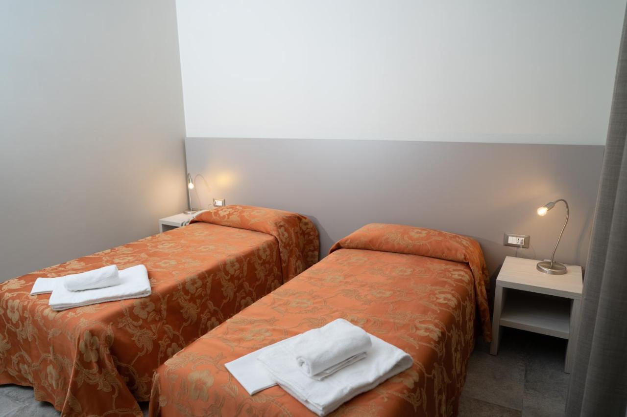 Hotel Europa Dossobuono Exteriör bild