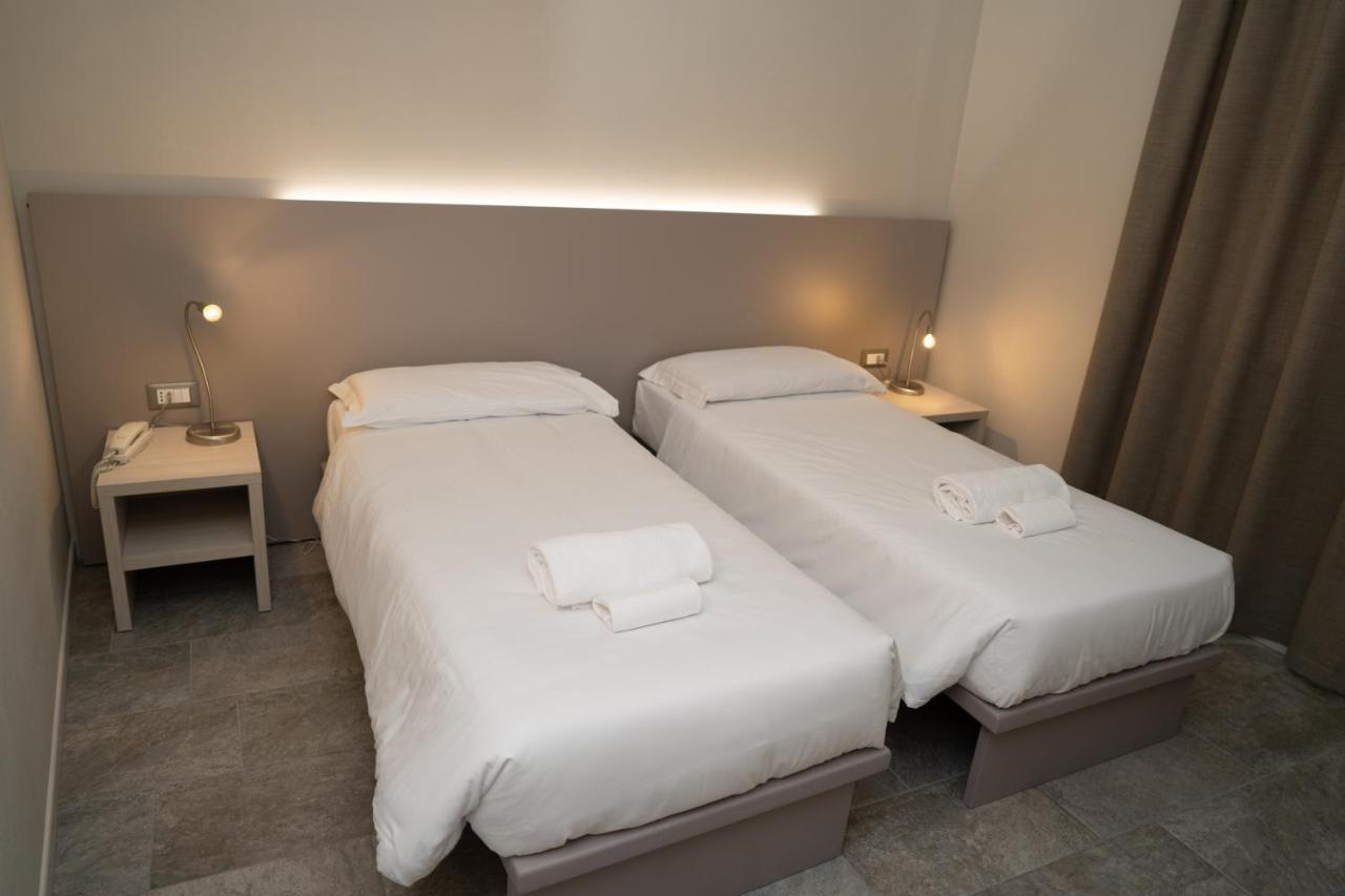 Hotel Europa Dossobuono Exteriör bild