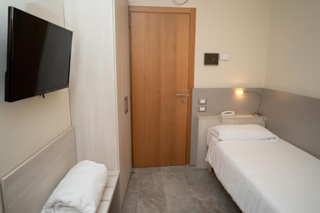 Hotel Europa Dossobuono Exteriör bild