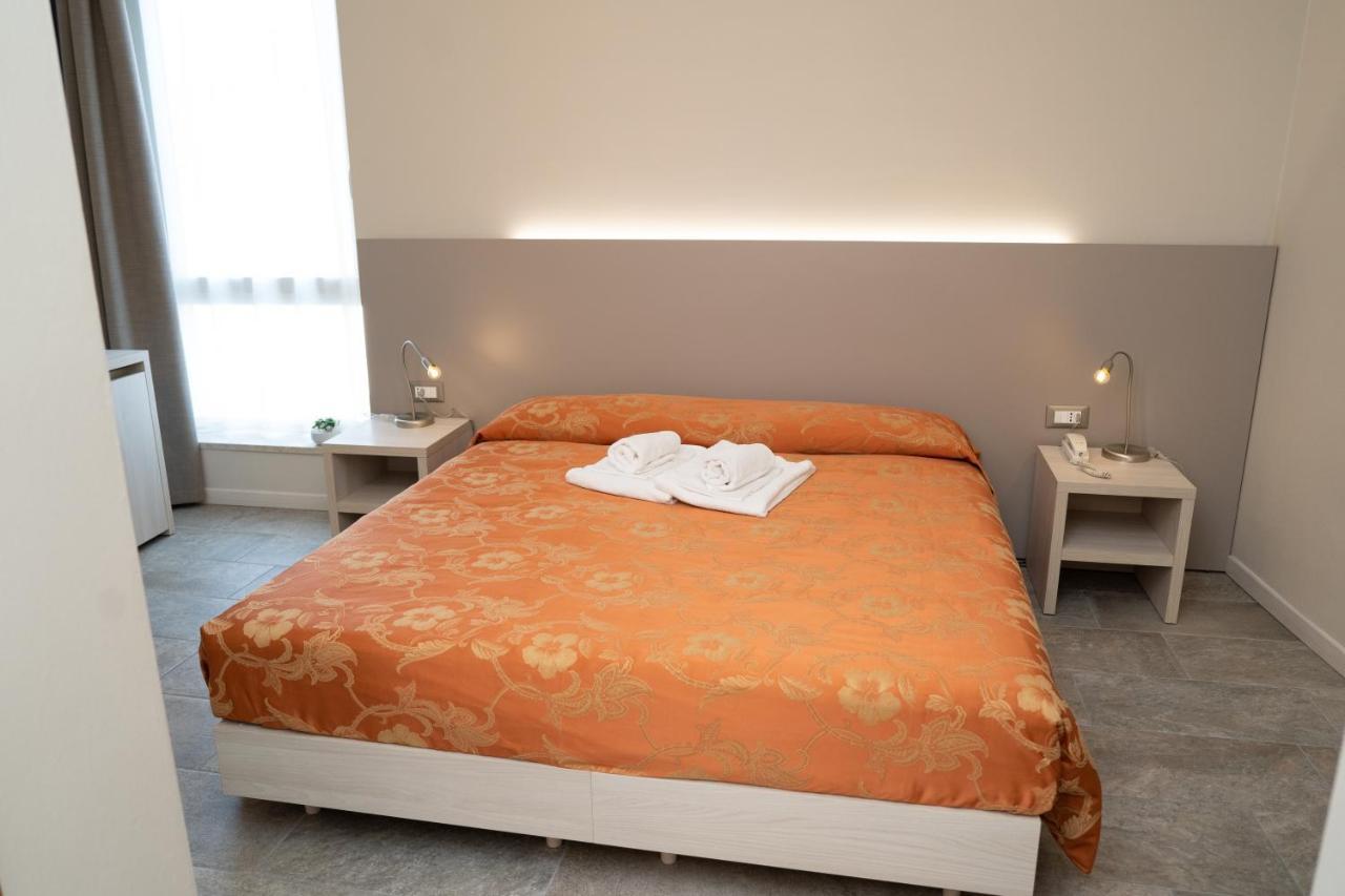 Hotel Europa Dossobuono Exteriör bild