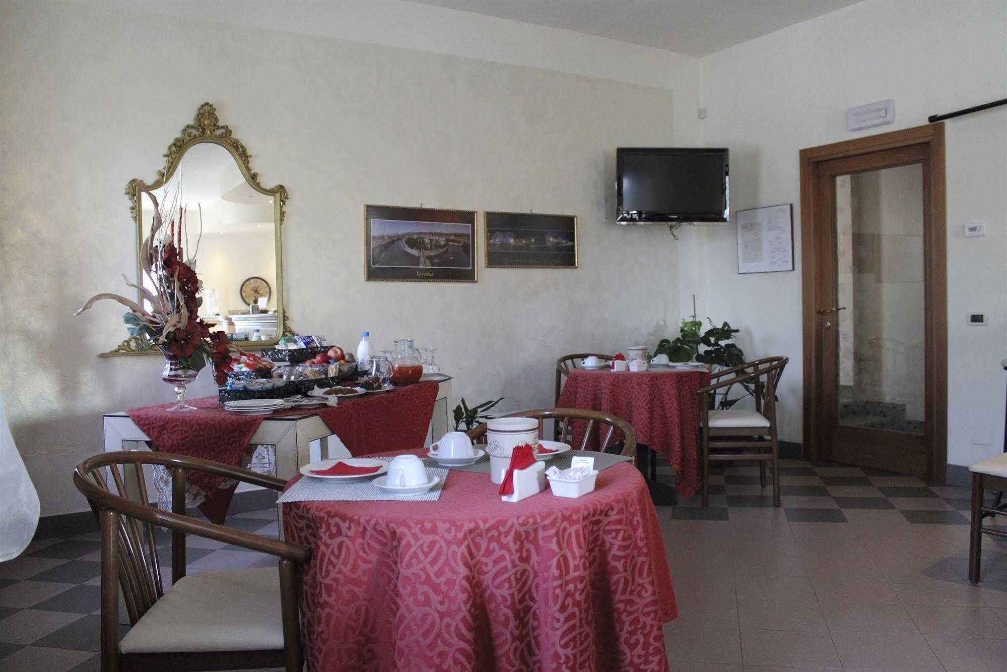 Hotel Europa Dossobuono Exteriör bild